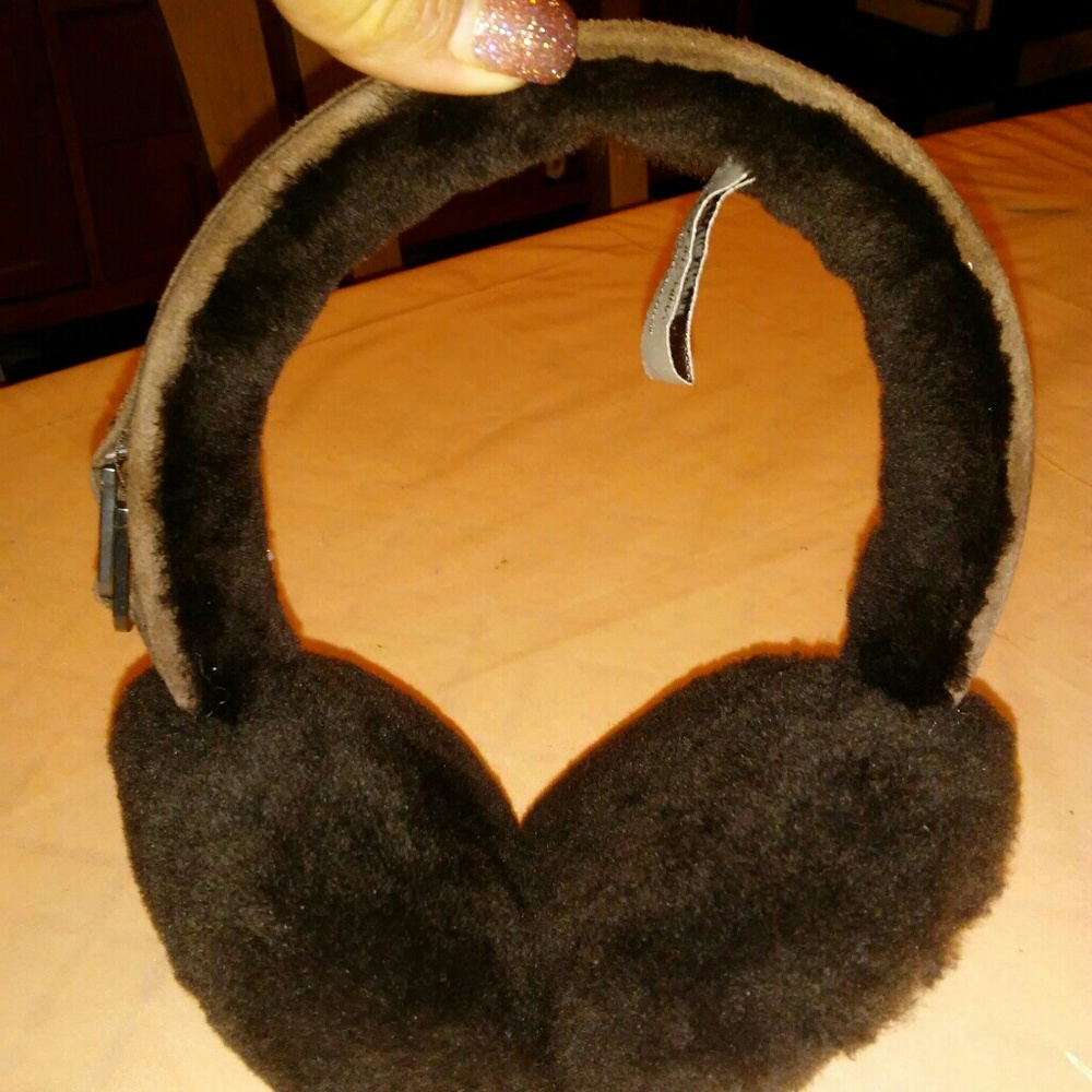 UGG EARMUFFS